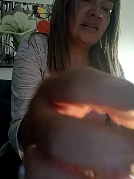 Afroditecash online show from November 2, 2025, 11:43 pm