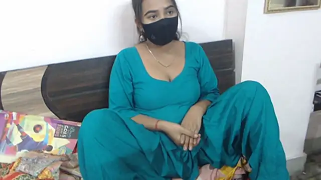 wildbabes online show from July 8, 2026, 6:19 pm