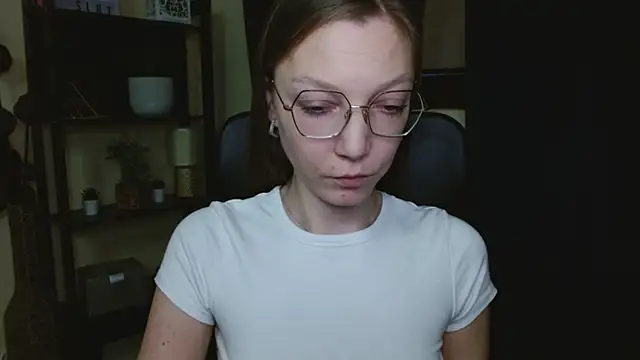 EmillyPlay online show from February 13, 2026, 6:46 am