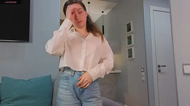 DonnaBurkee online show from October 17, 2025, 4:05 am