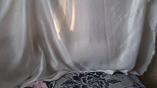 Burberrry  online show from September 17, 2025, 3:47 pm