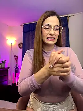 Alessandra Schmoll online show from October 30, 2025, 1:53 pm