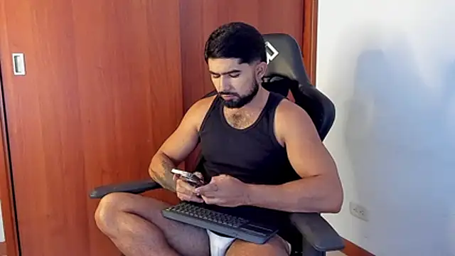 Snapshot of ethaanjones chatting on July 11, 2026, 5:46 pm ethaanjones online show from July 11, 2026, 5:46 pm