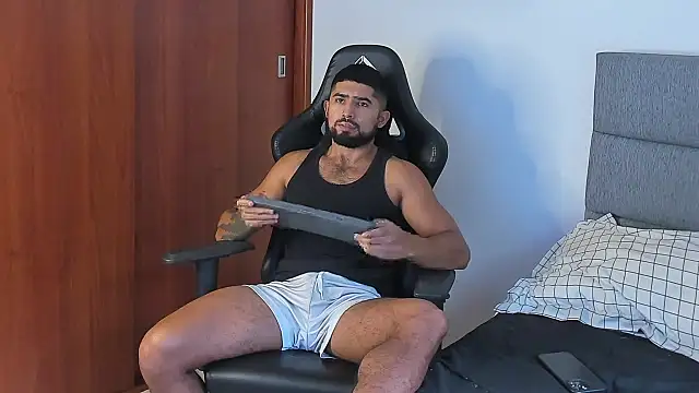 ethaanjones online show from October 12, 2025, 7:48 pm