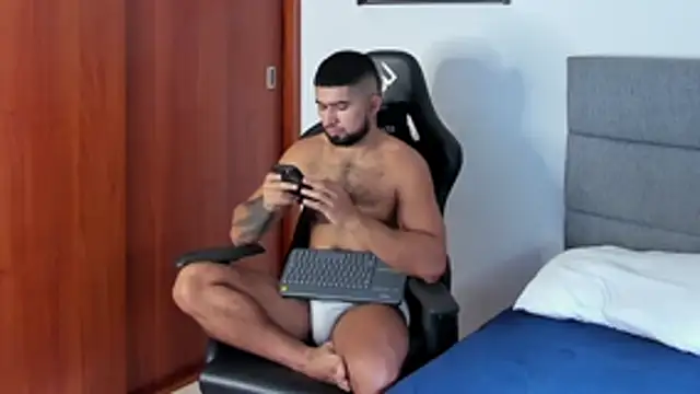 ethaanjones online show from November 30, 2025, 1:01 pm