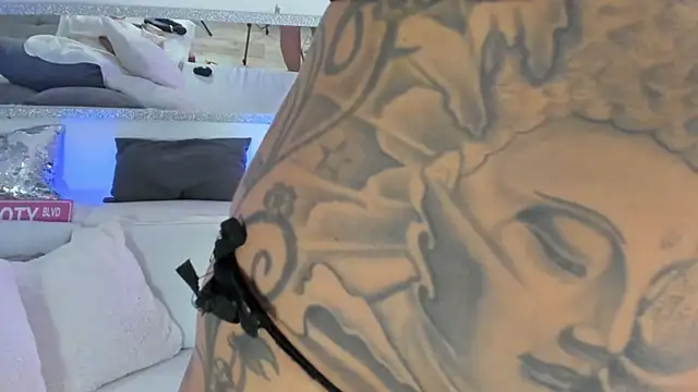 Snapshot of CocoSkyy chatting on February 4, 2025, 4:39 pm CocoSkyy online show from February 4, 2025, 4:39 pm