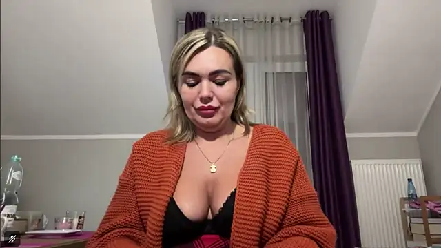 Snapshot of DESIREjenny chatting on October 9, 2025, 7:42 am DESIREjenny online show from October 9, 2025, 7:42 am