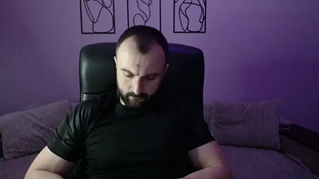 brindlefly6969 online show from April 4, 2026, 10:44 am