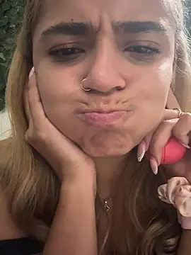 Snapshot of pamell_col chatting on December 4, 2024, 11:30 pm pamell col online show from December 4, 2024, 11:30 pm