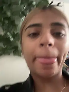 Snapshot of pamell_col chatting on December 5, 2024, 9:44 pm pamell col online show from December 5, 2024, 9:44 pm