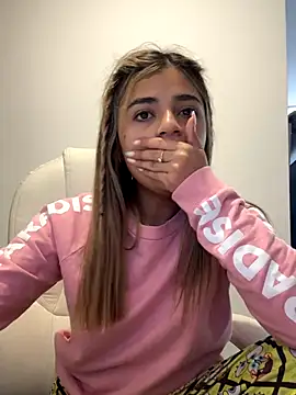 Snapshot of pamell_col chatting on October 5, 2025, 8:32 pm pamell col online show from October 5, 2025, 8:32 pm