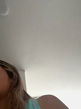 Snapshot of pamell_col chatting on October 28, 2025, 12:48 pm pamell col online show from October 28, 2025, 12:48 pm