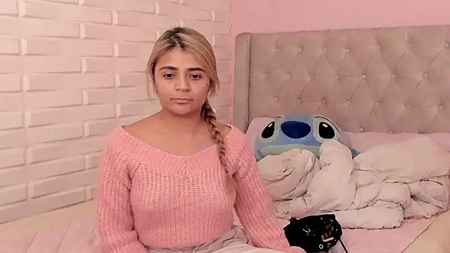 Snapshot of pamell_col chatting on December 18, 2024, 3:37 am pamell col online show from December 18, 2024, 3:37 am