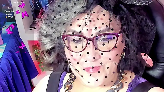 cataleya mom online show from October 31, 2025, 10:49 pm