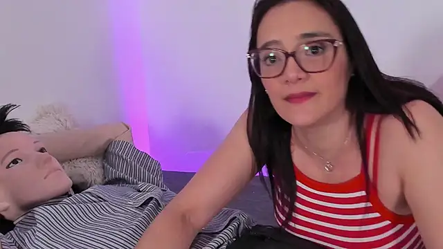 Jessica Herrera  online show from May 19, 2026, 9:33 pm