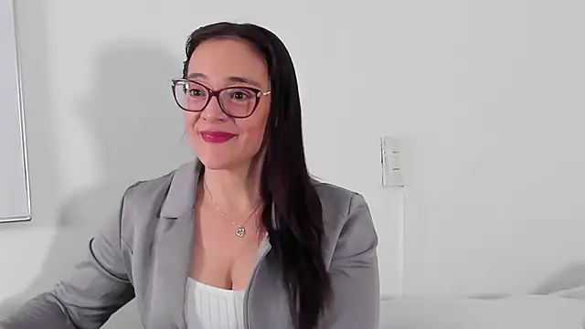 Jessica Herrera  online show from May 15, 2026, 9:35 pm