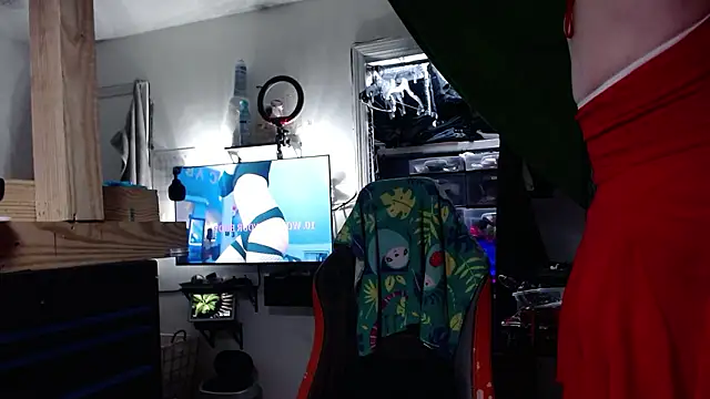 famousALYX online show from February 11, 2026, 9:31 am