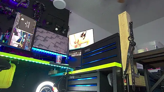 famousALYX online show from February 26, 2026, 8:36 am