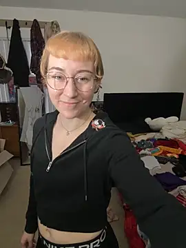 Snapshot of ketarisenup chatting on November 20, 2025, 9:15 pm ketarisenup online show from November 20, 2025, 9:15 pm