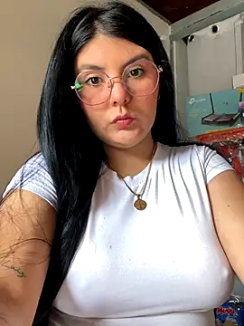 bella isabela online show from September 24, 2025, 1:06 pm