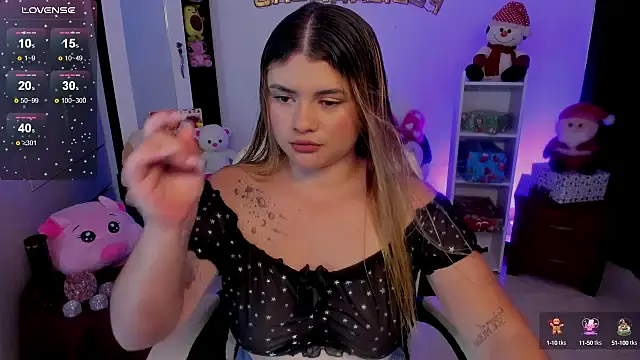 Snapshot of chloejones__ chatting on December 4, 2024, 5:05 pm chloejones online show from December 4, 2024, 5:05 pm