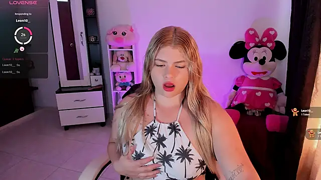 Snapshot of chloejones__ chatting on February 25, 2025, 6:55 pm chloejones online show from February 25, 2025, 6:55 pm