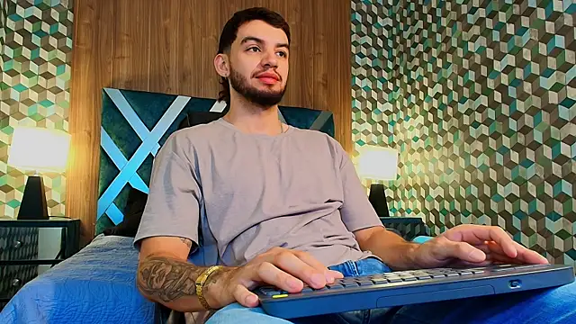 Michael magno online show from November 8, 2025, 5:16 pm