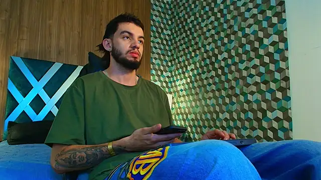 Michael magno online show from October 25, 2025, 8:31 pm