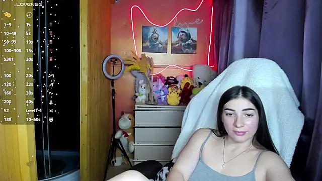 Fiery Brunette  online show from November 21, 2025, 12:59 pm