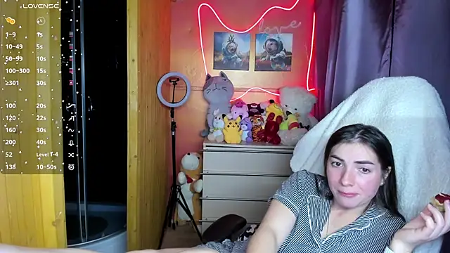 Fiery Brunette  online show from October 12, 2025, 2:29 pm