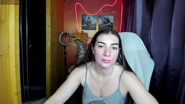 Fiery Brunette  online show from November 22, 2025, 12:26 pm