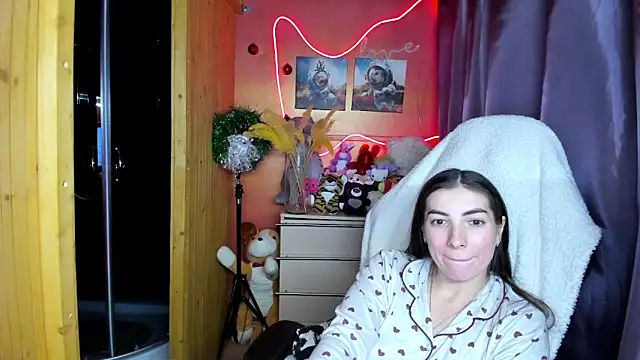 Fiery Brunette  online show from January 10, 2026, 8:53 am