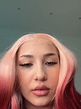 Coco-Love online show from December 16, 2025, 7:18 pm