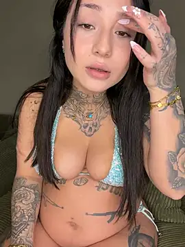 Coco-Love online show from April 17, 2026, 11:24 am