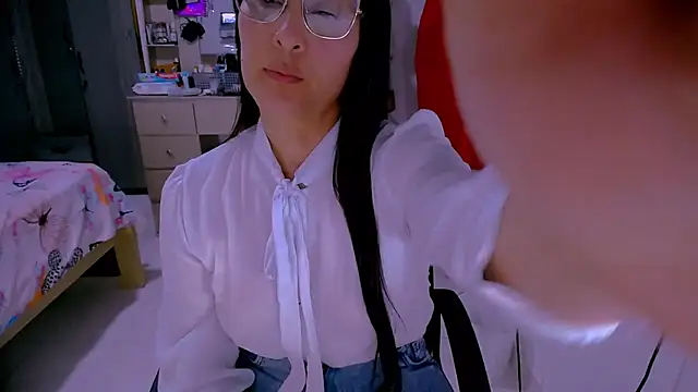 Snapshot of BitterMomXxx chatting on July 24, 2026, 2:35 pm BitterMomXxx online show from July 24, 2026, 2:35 pm