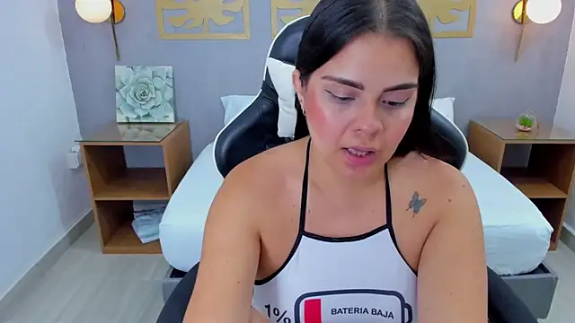 ayla13  online show from January 28, 2025, 7:21 pm