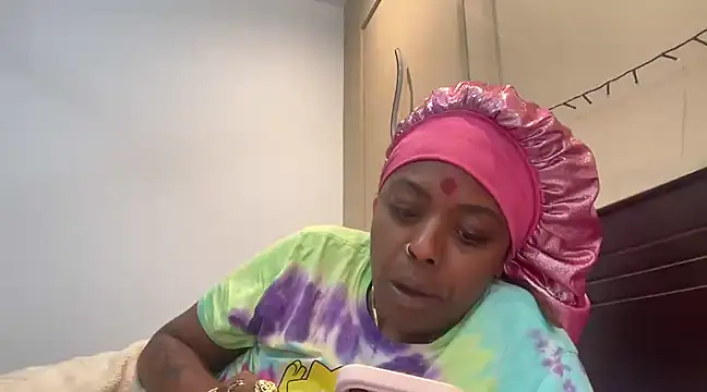 ChocolateCakeQueen online show from February 28, 2025, 9:33 pm