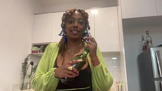 ChocolateCakeQueen online show from March 4, 2025, 11:22 pm