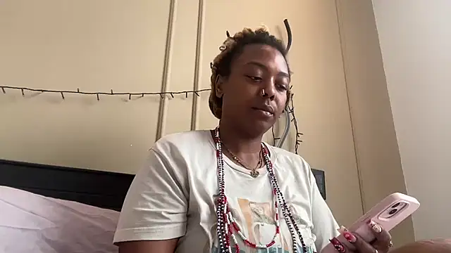 ChocolateCakeQueen online show from March 11, 2025, 4:29 pm