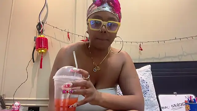 ChocolateCakeQueen online show from March 3, 2025, 5:47 am