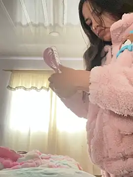 hannahb-e online show from June 30, 2026, 12:49 pm