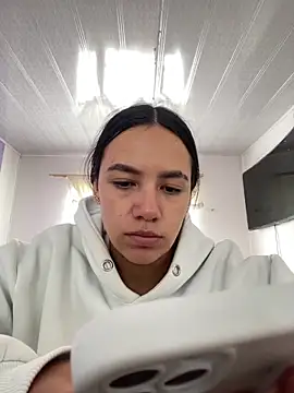 hannahb-e online show from February 3, 2026, 4:01 pm