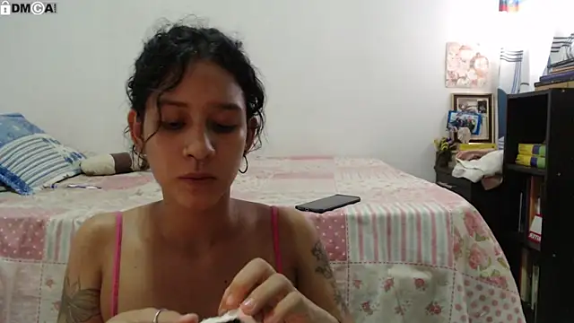 Snapshot of AlinaWoolf_ chatting on February 9, 2026, 9:46 pm AlinaWoolf online show from February 9, 2026, 9:46 pm