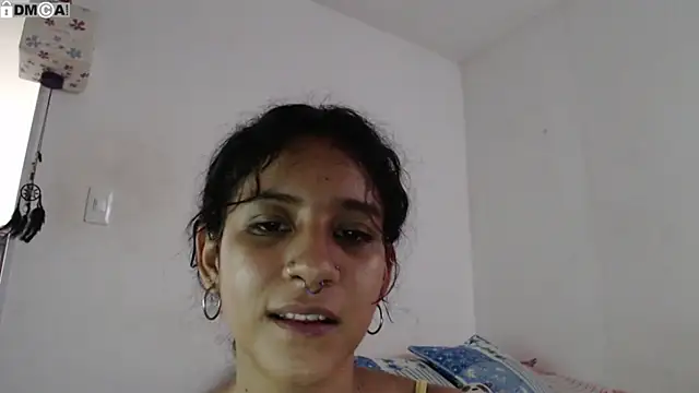 Snapshot of AlinaWoolf_ chatting on February 8, 2026, 9:12 pm AlinaWoolf online show from February 8, 2026, 9:12 pm