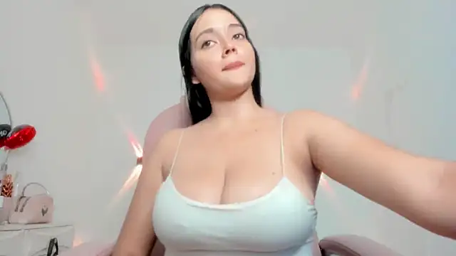 Snapshot of Sarah_angell chatting on May 19, 2026, 3:35 am Sarah angell online show from May 19, 2026, 3:35 am
