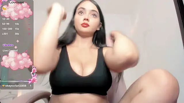 Snapshot of Sarah_angell chatting on August 1, 2026, 6:00 am Sarah angell online show from August 1, 2026, 6:00 am
