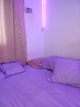 Isabella Du online show from November 9, 2025, 4:33 pm