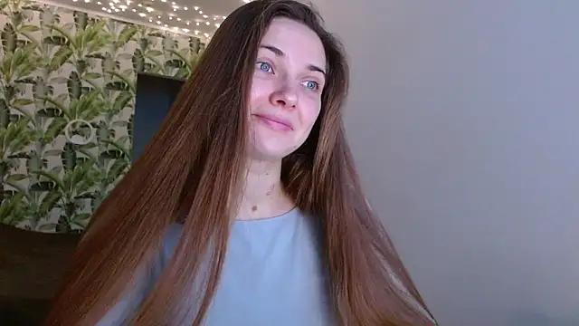 Snapshot of Olivia_shine chatting on January 12, 2026, 5:25 am Olivia shine online show from January 12, 2026, 5:25 am