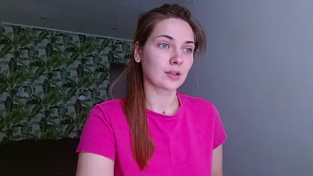 Snapshot of Olivia_shine chatting on November 27, 2025, 5:19 am Olivia shine online show from November 27, 2025, 5:19 am