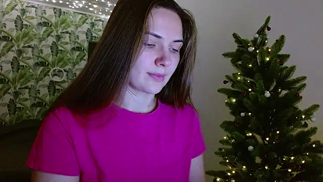 Snapshot of Olivia_shine chatting on December 23, 2025, 5:18 am Olivia shine online show from December 23, 2025, 5:18 am